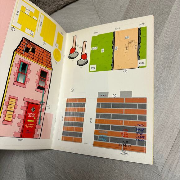 Dennis & Gnasher Easy to Build Moving Model Activity Book Beano NEW 2000 Vintage - Picture 3 of 9